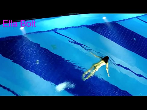 ❤️ No puedo dejar de mirar, joven rubia pillada nadando desnuda en la piscina del complejo ELLA BOLT ❤️❌ Porno casero en es.comicsporn.ru ❌️